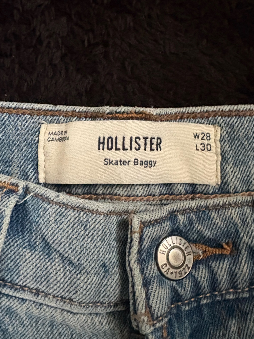 Hollister Men’s Skater Baggy Jeans-Light Blue With Light Wash And Back Graphic - Picture 5 of 5